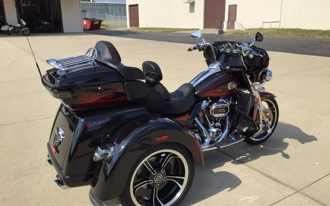 2022 FLHTCUTGSE CVO™ Tri Glide®