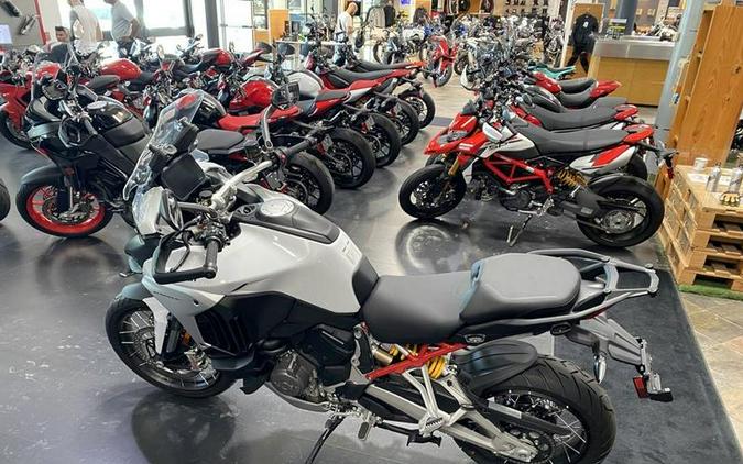 2023 Ducati Multistrada V4S Iceberg White - Spoked Wheels