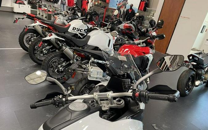 2023 Ducati Multistrada V4S Iceberg White - Spoked Wheels