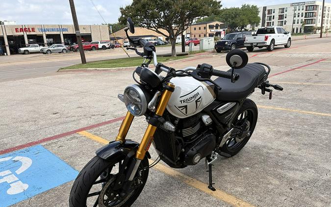 2026 Triumph Speed 400 Pearl Metallic WhitePhantom Black