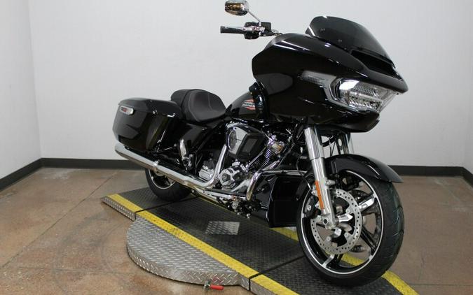 Harley-Davidson Road Glide® 2024 FLTRX 84439776 VIVID BLACK