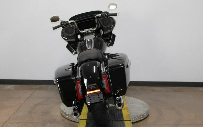 Harley-Davidson Road Glide® 2024 FLTRX 84439776 VIVID BLACK