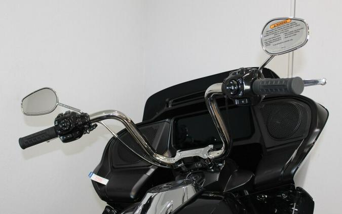 Harley-Davidson Road Glide® 2024 FLTRX 84439776 VIVID BLACK
