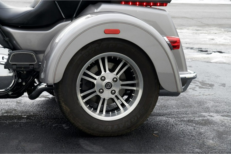 2016 Harley-Davidson® FLHTCUTG Tri Glide Ultra Classic