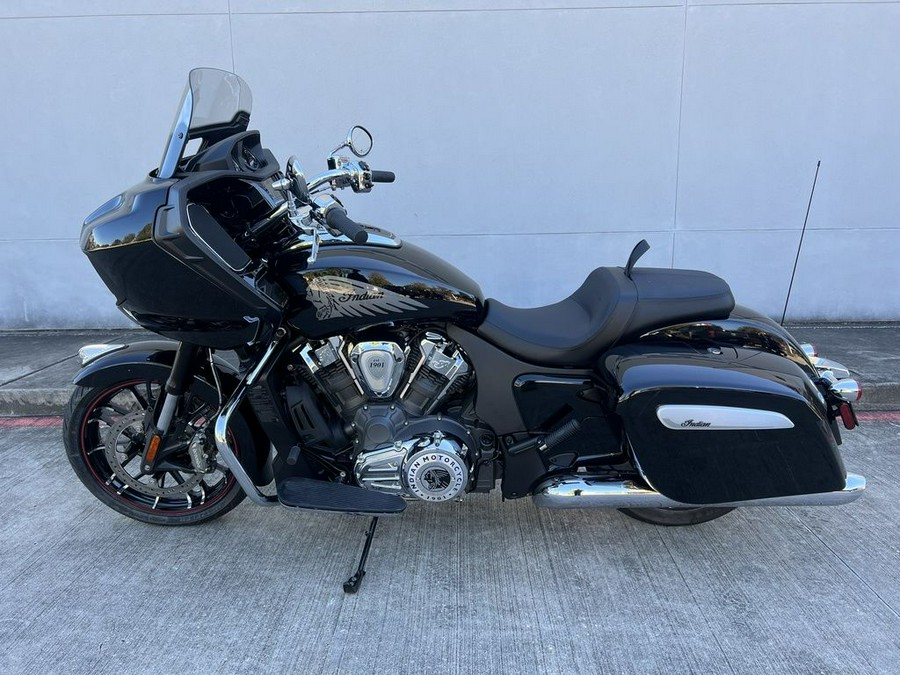 2023 Indian Motorcycle® Challenger® Limited Black Metallic