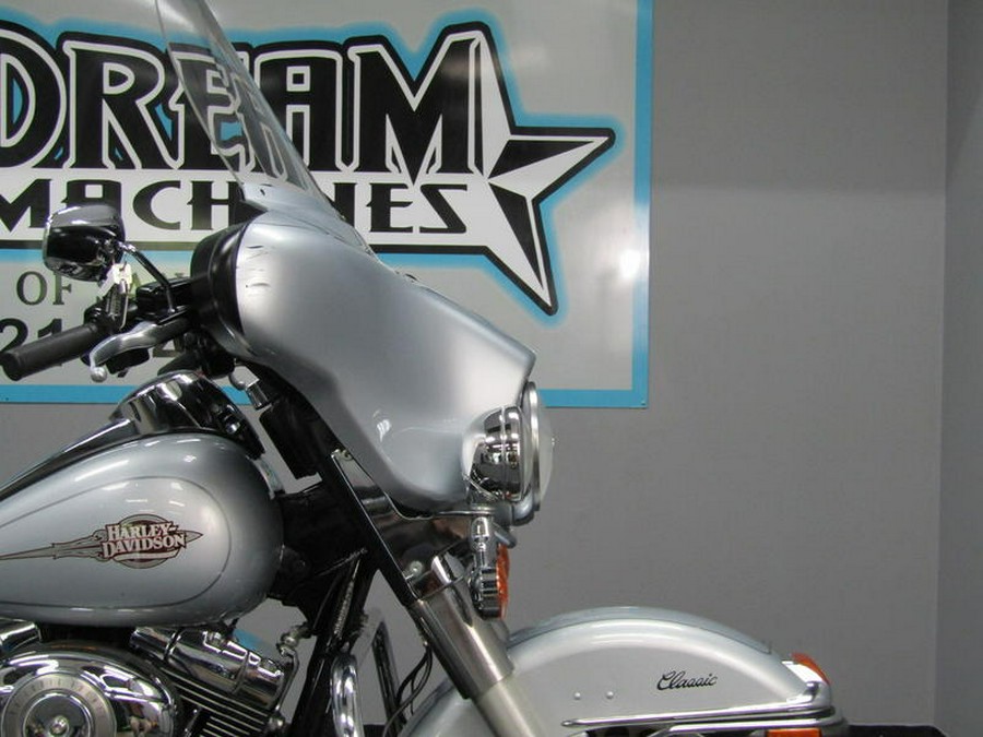 2011 Harley-Davidson® FLHTC - Electra Glide® Classic