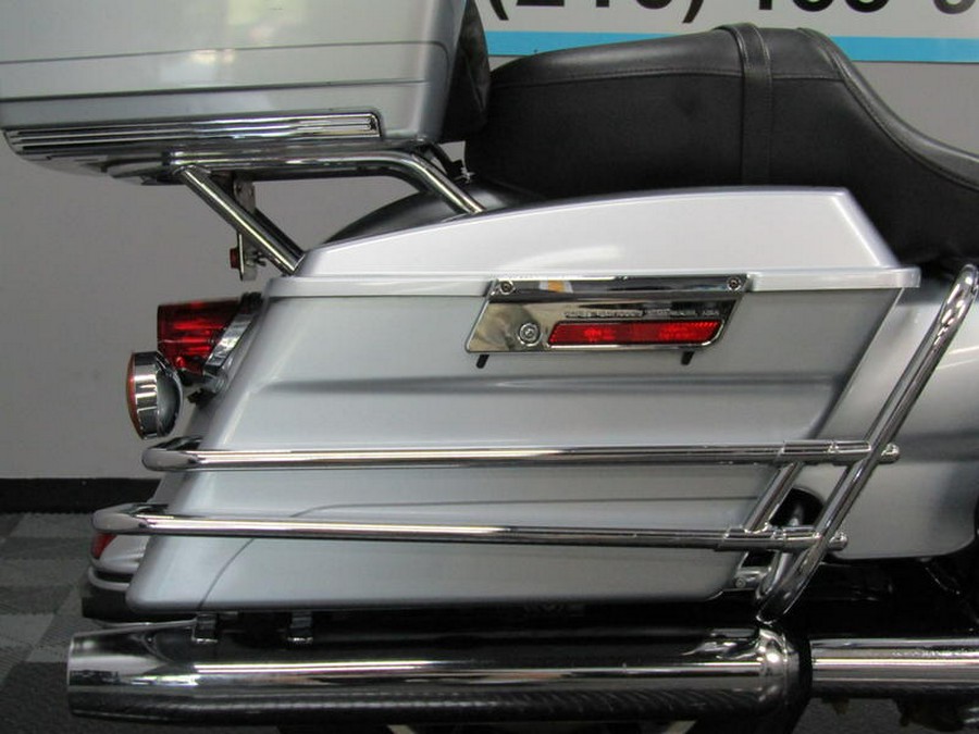 2011 Harley-Davidson® FLHTC - Electra Glide® Classic