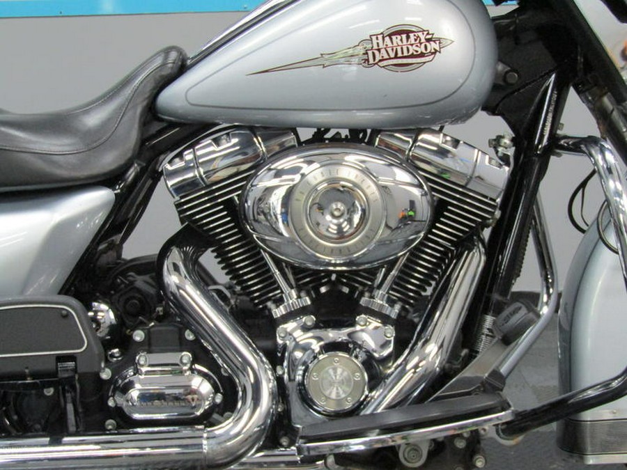 2011 Harley-Davidson® FLHTC - Electra Glide® Classic