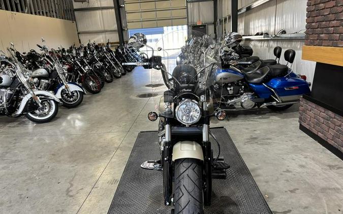 2019 Indian Motorcycle® Scout® Icon Series Dirt Track Smoke/Thunder Black