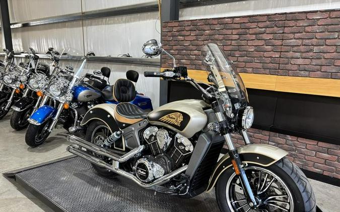 2019 Indian Motorcycle® Scout® Icon Series Dirt Track Smoke/Thunder Black