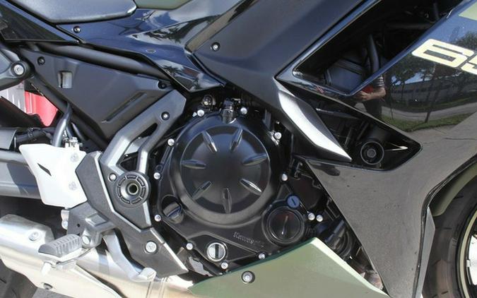 2024 Kawasaki Ninja 650 Metallic Covert Green/Metallic Spark Bl