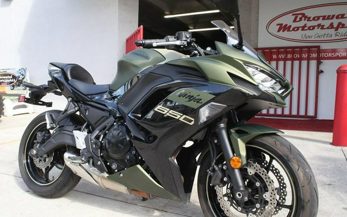 2024 Kawasaki Ninja 650 Metallic Covert Green/Metallic Spark Bl