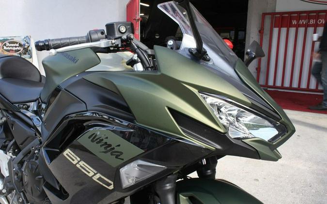2024 Kawasaki Ninja 650 Metallic Covert Green/Metallic Spark Bl