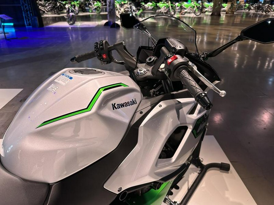 2024 Kawasaki Ninja® 7 Hybrid ABS