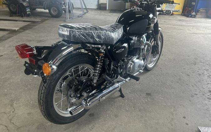 2025 Kawasaki METALLIC BRILLIANT GOLDEN BLACK/EBONY W800 ABS