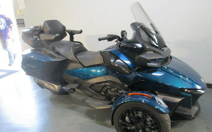 2023 Can-Am® Spyder RT Limited Dark Wheels