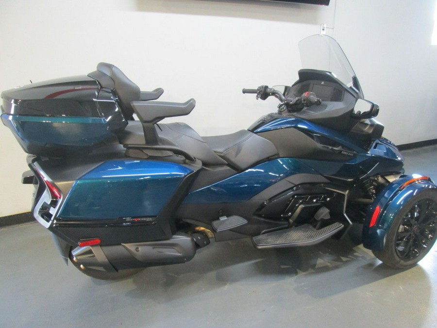 2023 Can-Am® Spyder RT Limited Dark Wheels