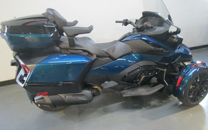 2023 Can-Am® Spyder RT Limited Dark Wheels