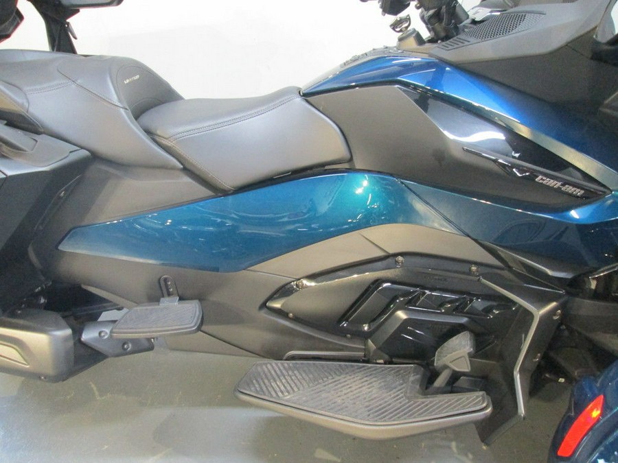 2023 Can-Am® Spyder RT Limited Dark Wheels