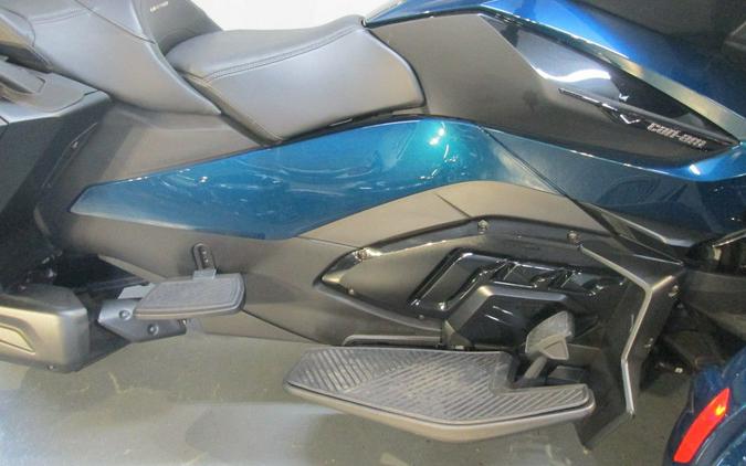 2023 Can-Am® Spyder RT Limited Dark Wheels