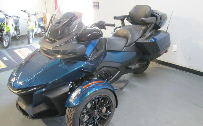 2023 Can-Am® Spyder RT Limited Dark Wheels