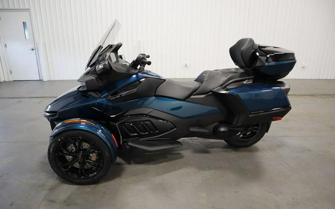 2024 Can-Am® Spyder RT Limited Dark Wheels