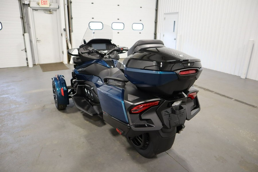 2024 Can-Am® Spyder RT Limited Dark Wheels