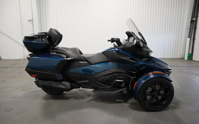 2024 Can-Am® Spyder RT Limited Dark Wheels