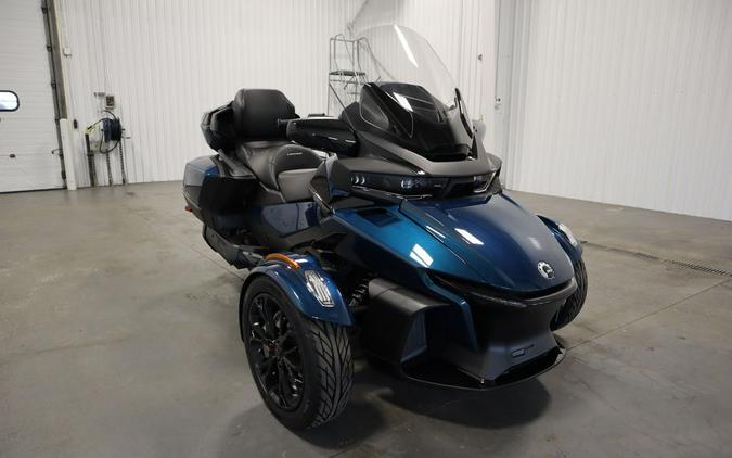 2024 Can-Am® Spyder RT Limited Dark Wheels