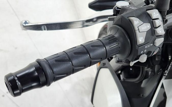 2025 Kawasaki Z900 ABS Galaxy Silver/Metallic Spark Black