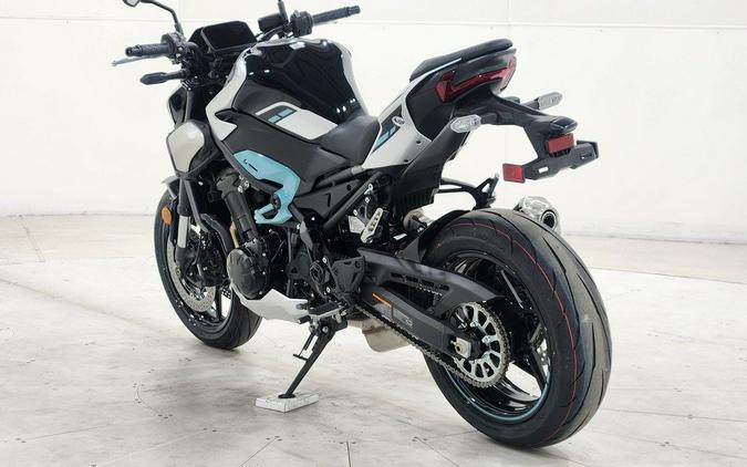 2025 Kawasaki Z900 ABS Galaxy Silver/Metallic Spark Black
