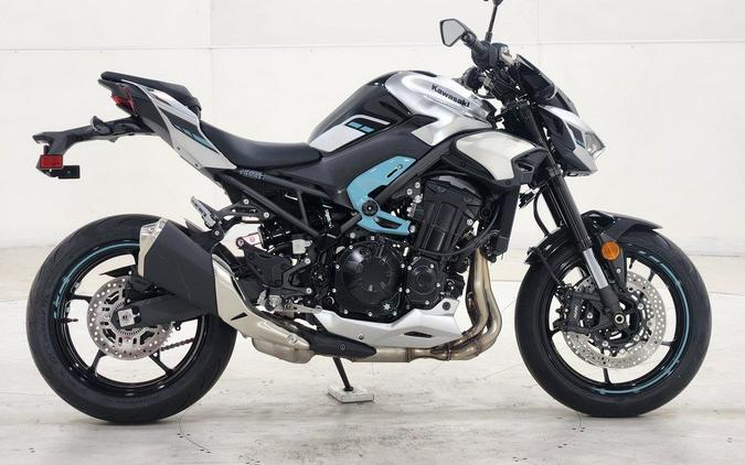 2025 Kawasaki Z900 ABS Galaxy Silver/Metallic Spark Black