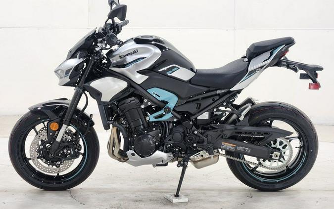 2025 Kawasaki Z900 ABS Galaxy Silver/Metallic Spark Black