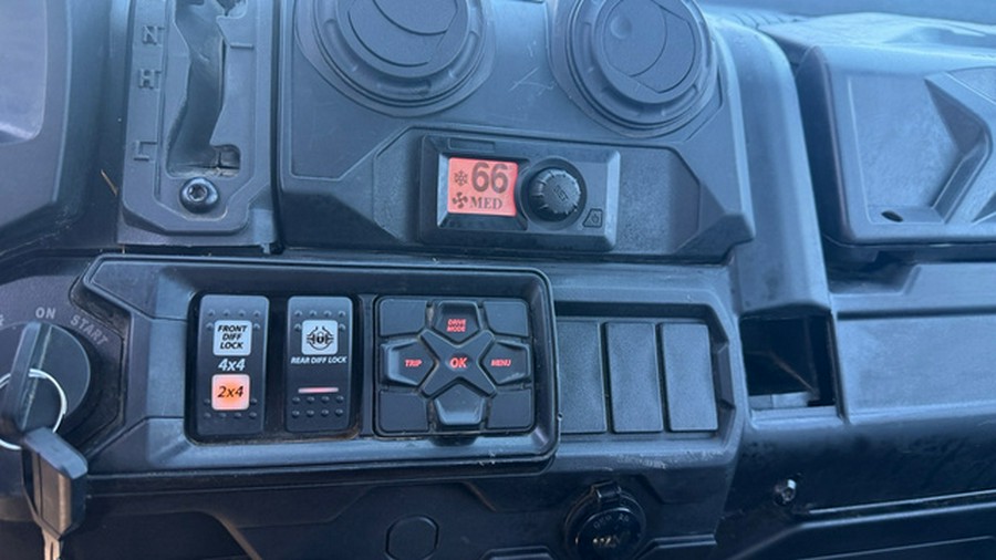2024 Can-Am Defender MAX Limited HD10