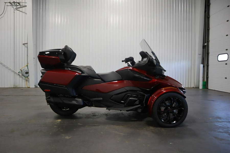 2024 Can-Am® Spyder RT Limited Dark Wheels