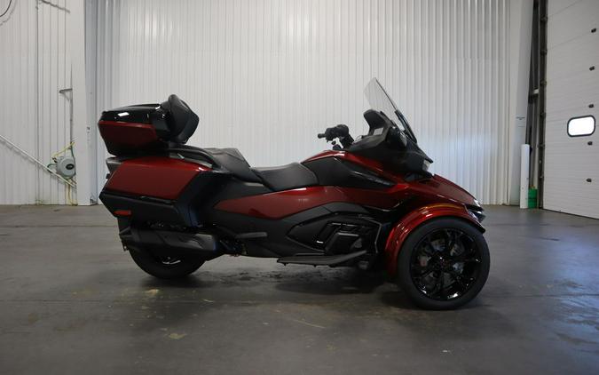 2024 Can-Am® Spyder RT Limited Dark Wheels