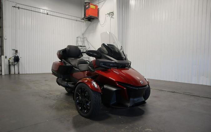 2024 Can-Am® Spyder RT Limited Dark Wheels