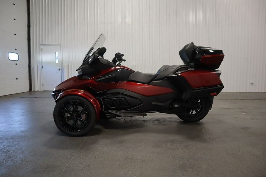 2024 Can-Am® Spyder RT Limited Dark Wheels