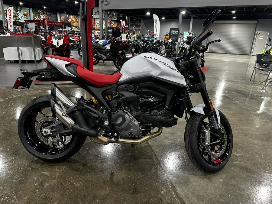 2024 DUCATI MONSTER PLUS