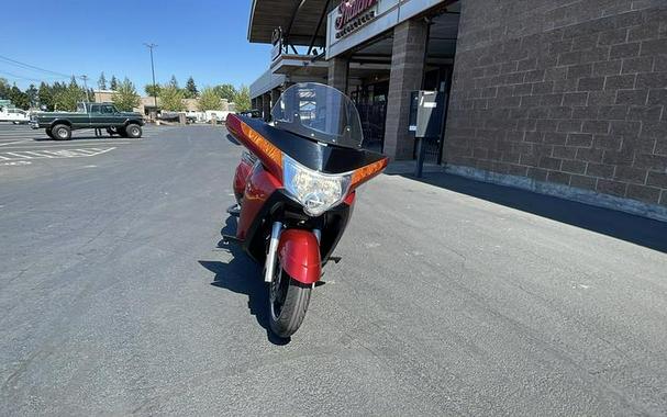 2015 Victory Motorcycles® Vision® Tour Sunset Red with Black Pinstripe
