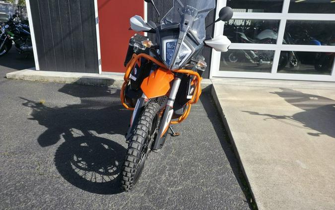 2021 KTM Adventure 890 R