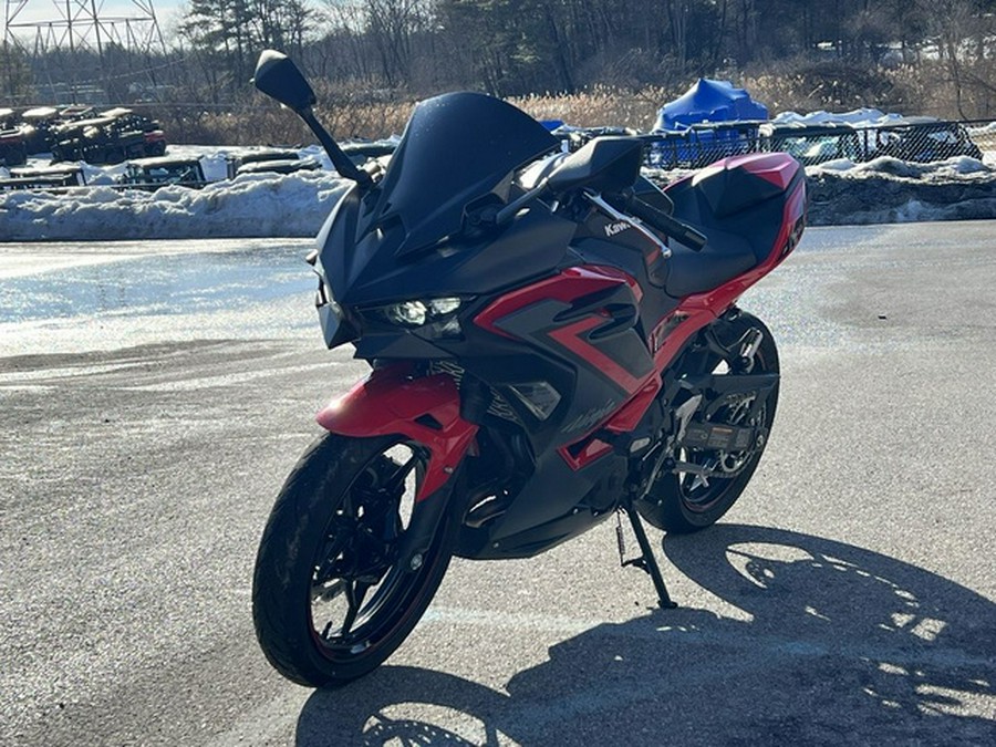 2025 Kawasaki Ninja 500 ABS Passion Red/Metallic Flat Spark Bla