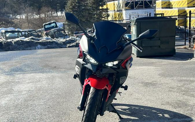 2025 Kawasaki Ninja 500 ABS Passion Red/Metallic Flat Spark Bla