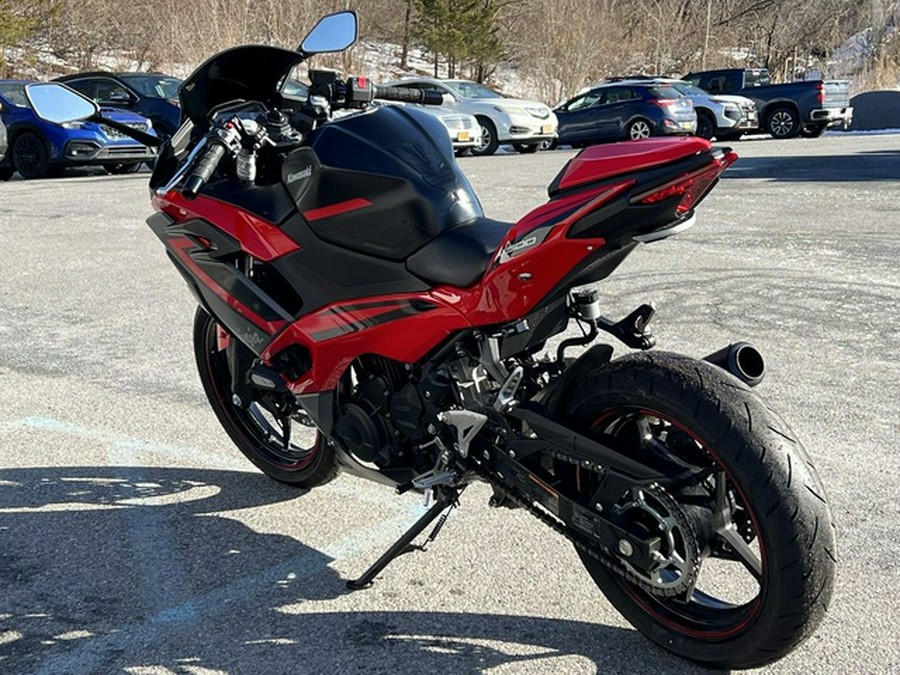 2025 Kawasaki Ninja 500 ABS Passion Red/Metallic Flat Spark Bla