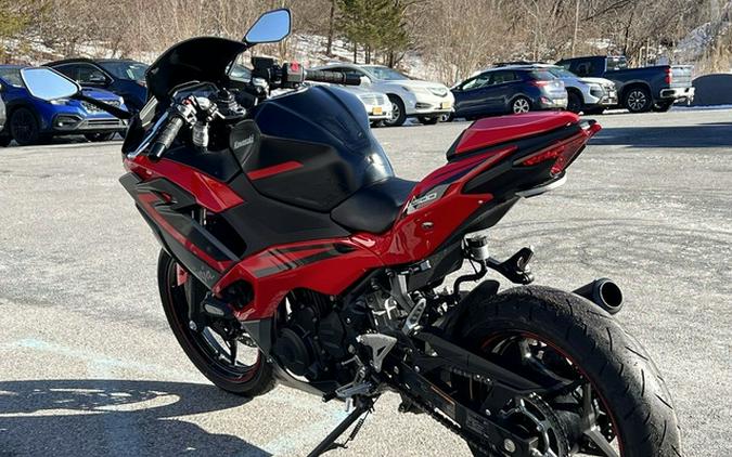 2025 Kawasaki Ninja 500 ABS Passion Red/Metallic Flat Spark Bla