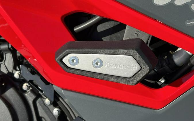 2025 Kawasaki Ninja 500 ABS Passion Red/Metallic Flat Spark Bla