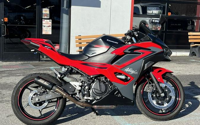 2025 Kawasaki Ninja 500 ABS Passion Red/Metallic Flat Spark Bla