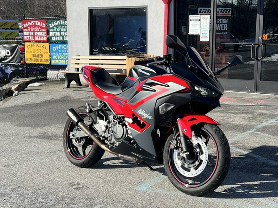 2025 Kawasaki Ninja 500 ABS Passion Red/Metallic Flat Spark Bla