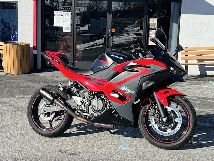 2025 Kawasaki Ninja 500 ABS Passion Red/Metallic Flat Spark Bla