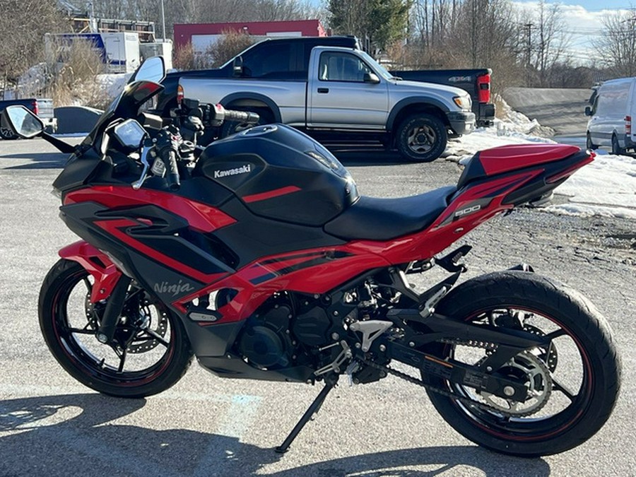 2025 Kawasaki Ninja 500 ABS Passion Red/Metallic Flat Spark Bla